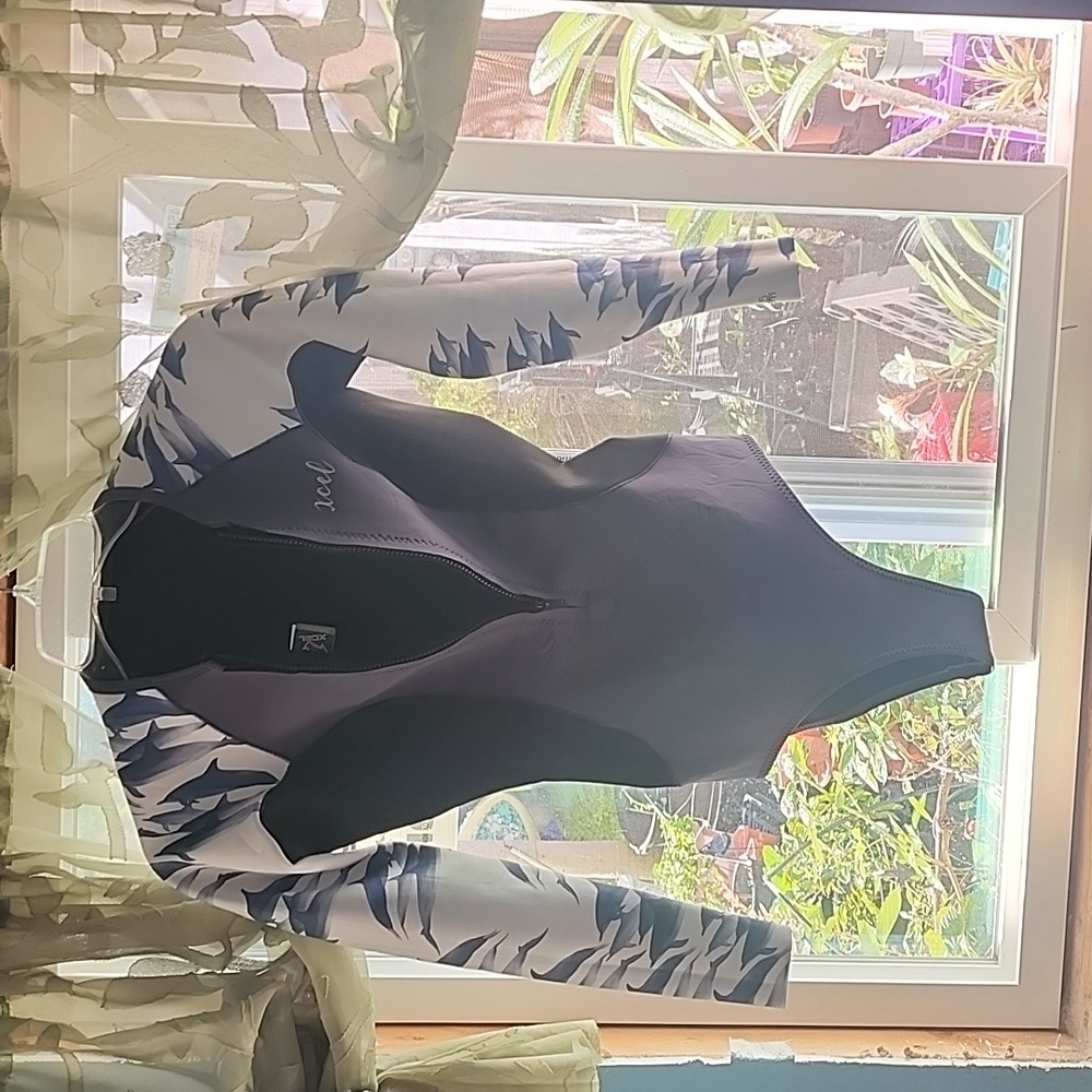 Wet suit